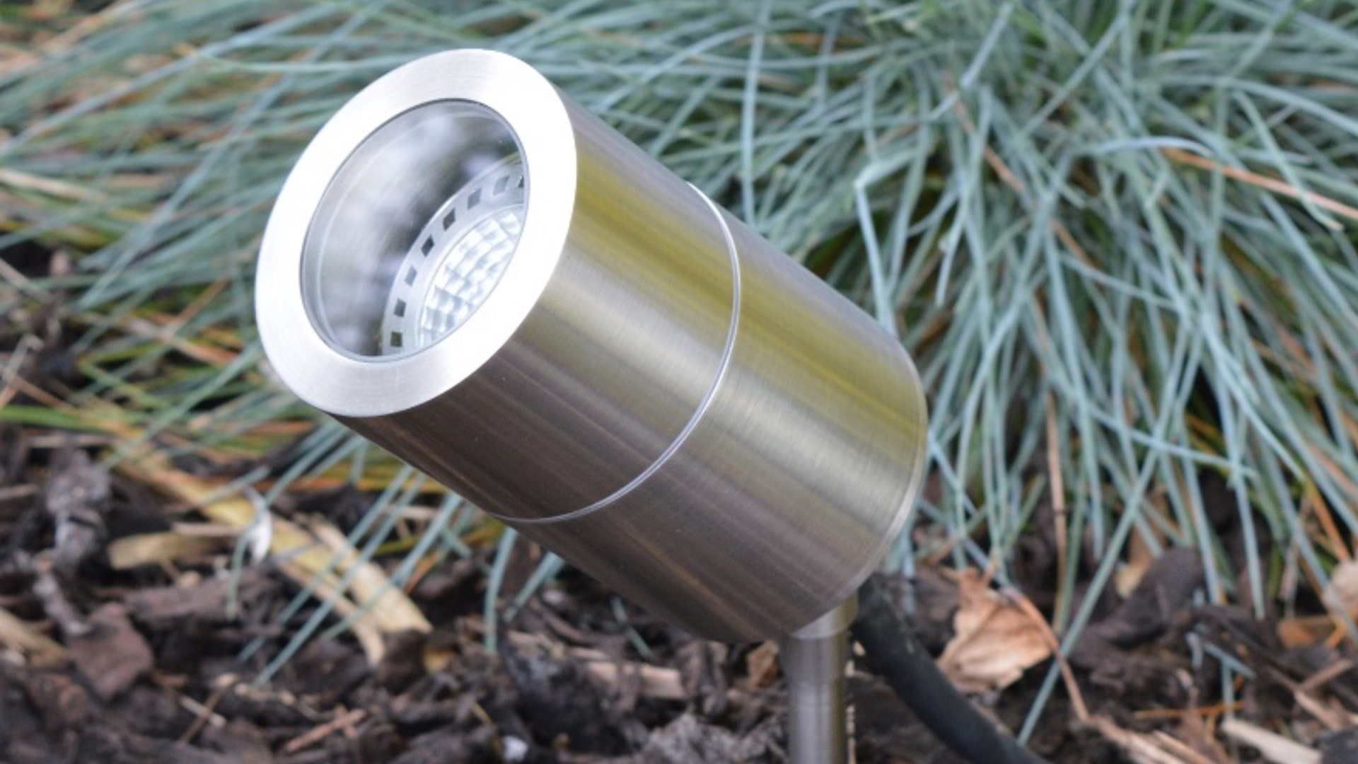 Low voltage LED outdoor lighting