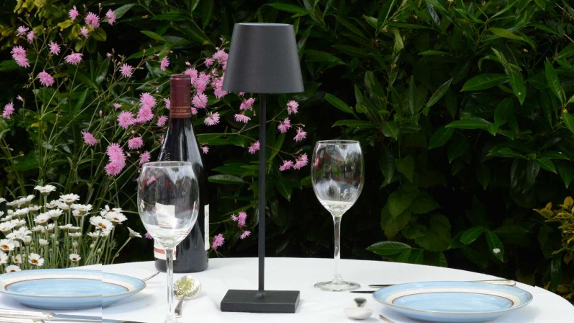 The Perfect Elipta Lights for Al Fresco Dining