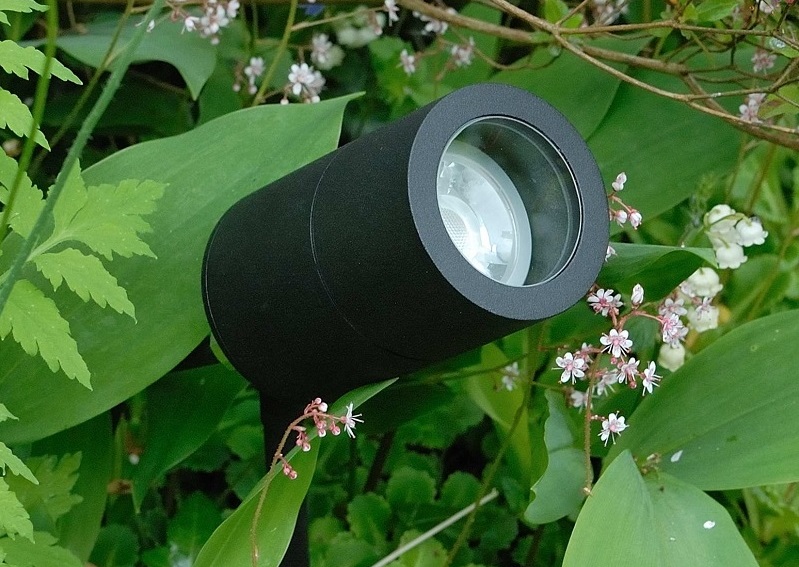 12V vs 240V Outdoor Lighting: Which Should You Choose in 2026?