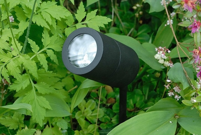 Garden Makeovers: How to Use Lighting to Create Zones and Ambience